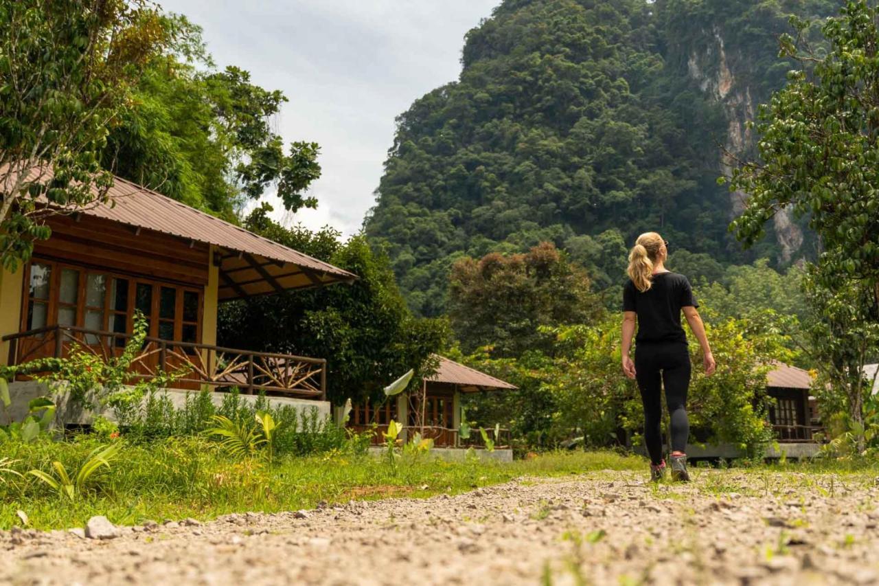 Monkey Mansion - Jungalows & Tours Khao Sok National Park Exterior foto
