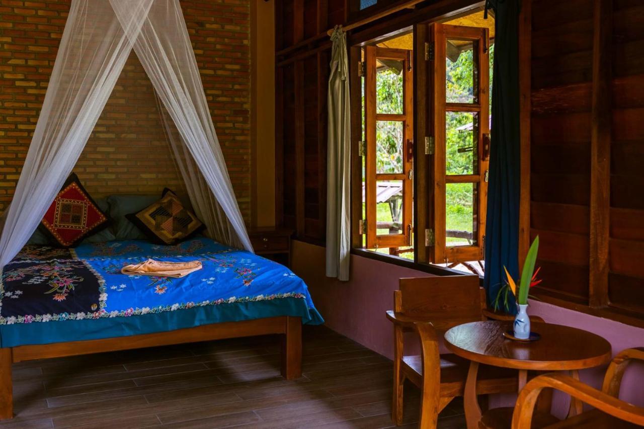 Monkey Mansion - Jungalows & Tours Khao Sok National Park Exterior foto