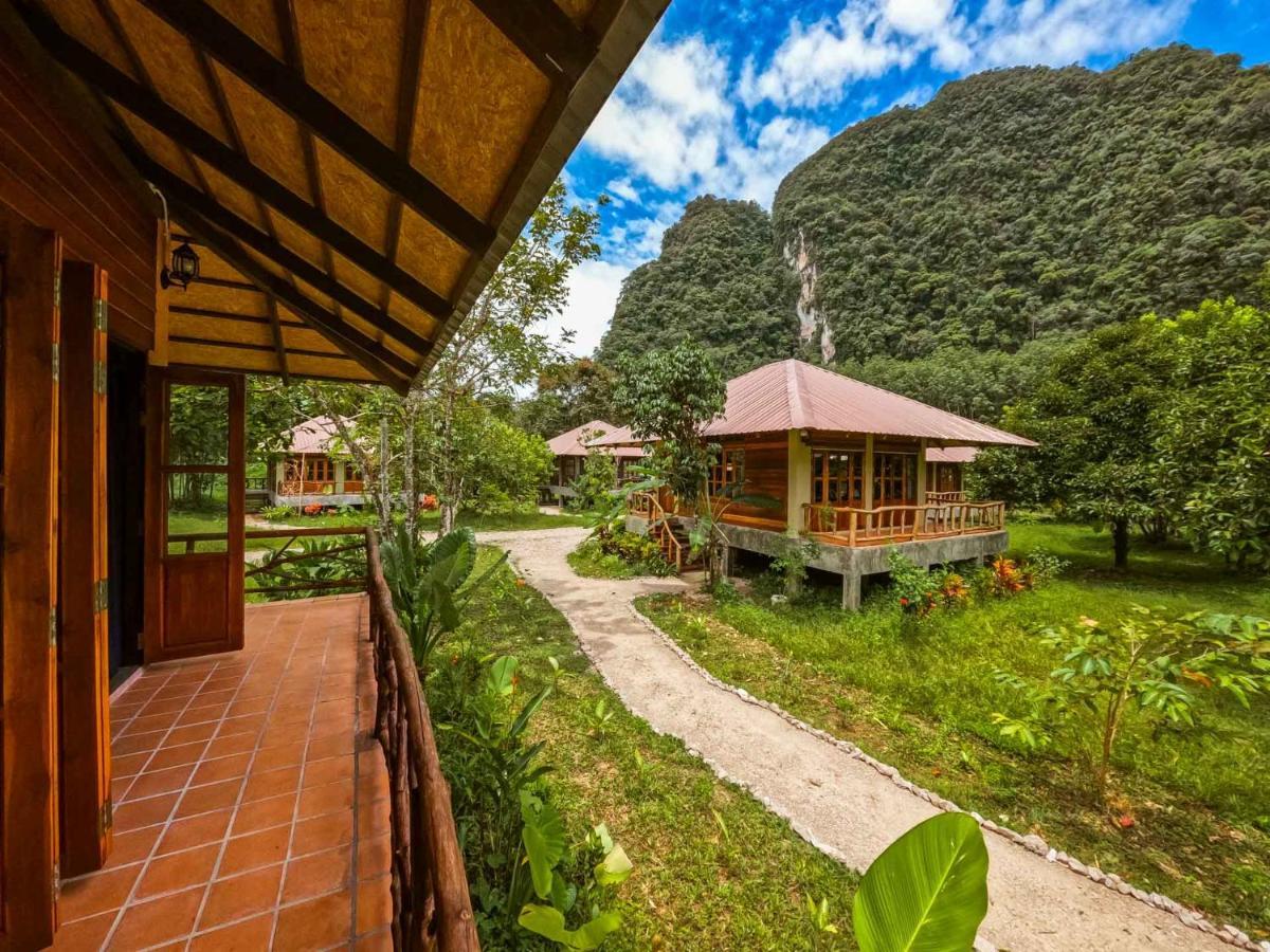 Monkey Mansion - Jungalows & Tours Khao Sok National Park Exterior foto