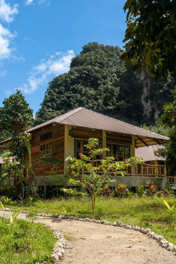 Monkey Mansion - Jungalows & Tours Khao Sok National Park Exterior foto
